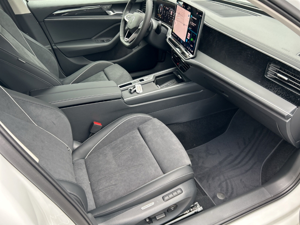 Fahrzeugabbildung Volkswagen Passat Variant 1.5 eHybrid DSG Business AHK NAVI