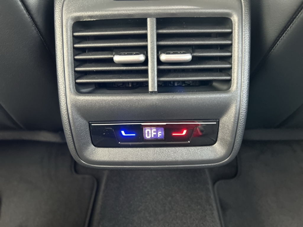 Fahrzeugabbildung Volkswagen Passat Variant 1.5 eHybrid DSG Business AHK NAVI