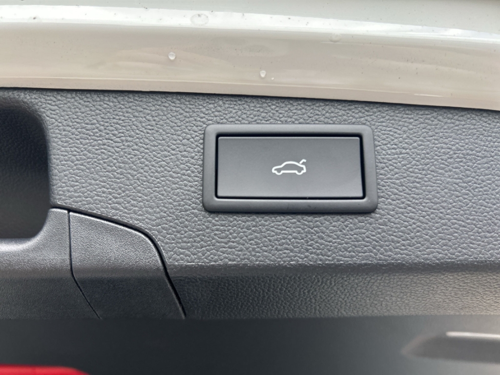 Fahrzeugabbildung Volkswagen Passat Variant 1.5 eHybrid DSG Business AHK NAVI