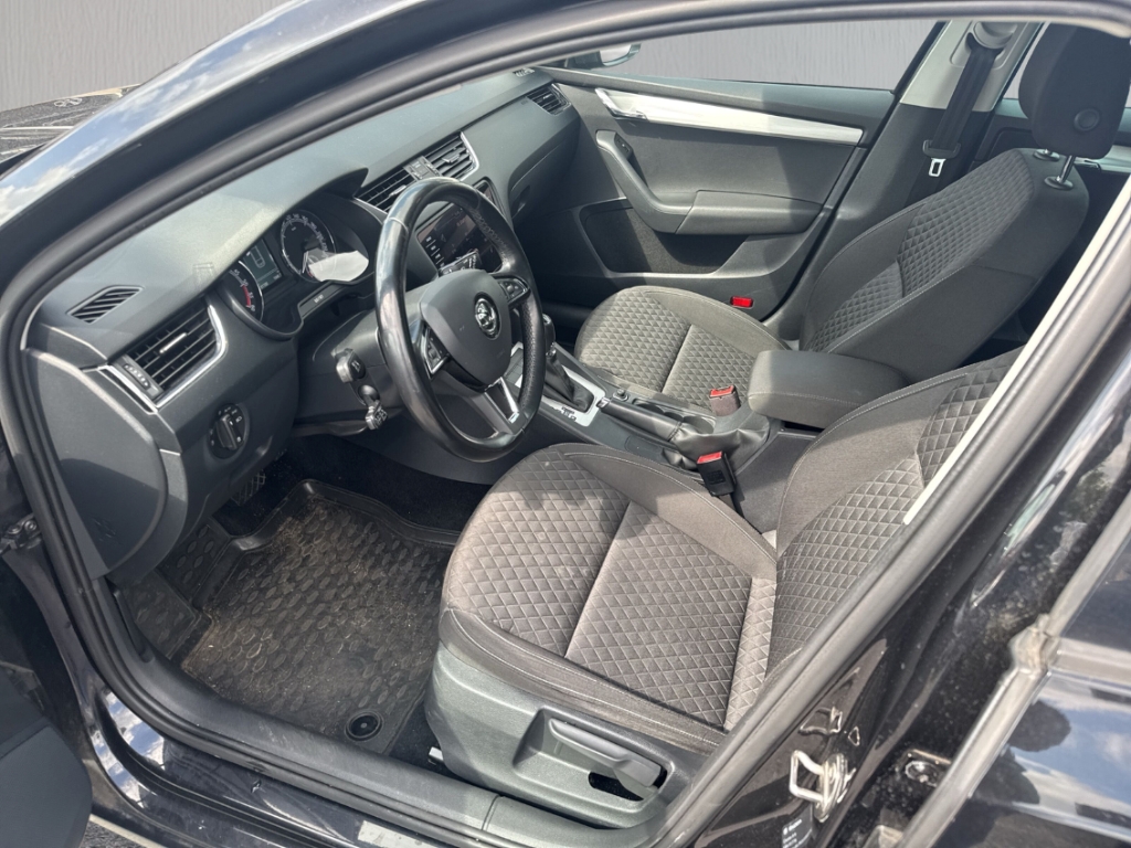 Fahrzeugabbildung SKODA Octavia Combi III 2.0 TDI DSG AHK ACC LED SHZ PDC