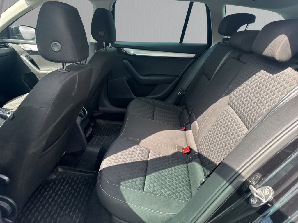 Fahrzeugabbildung SKODA Octavia Combi III 2.0 TDI DSG AHK ACC LED SHZ PDC