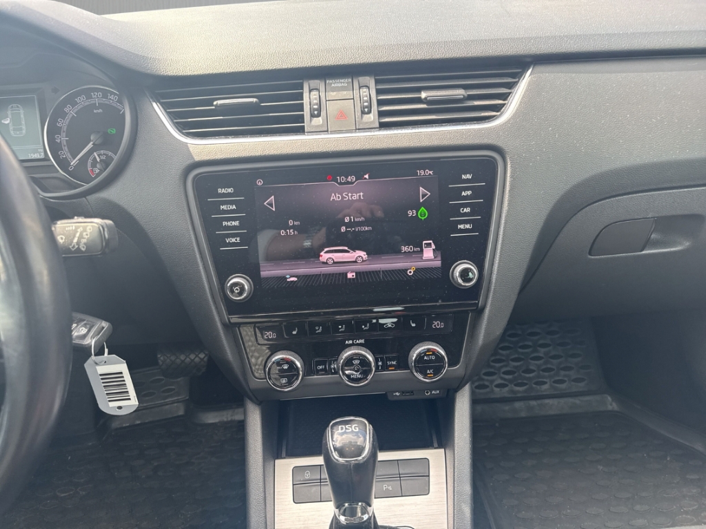 Fahrzeugabbildung SKODA Octavia Combi III 2.0 TDI DSG AHK ACC LED SHZ PDC