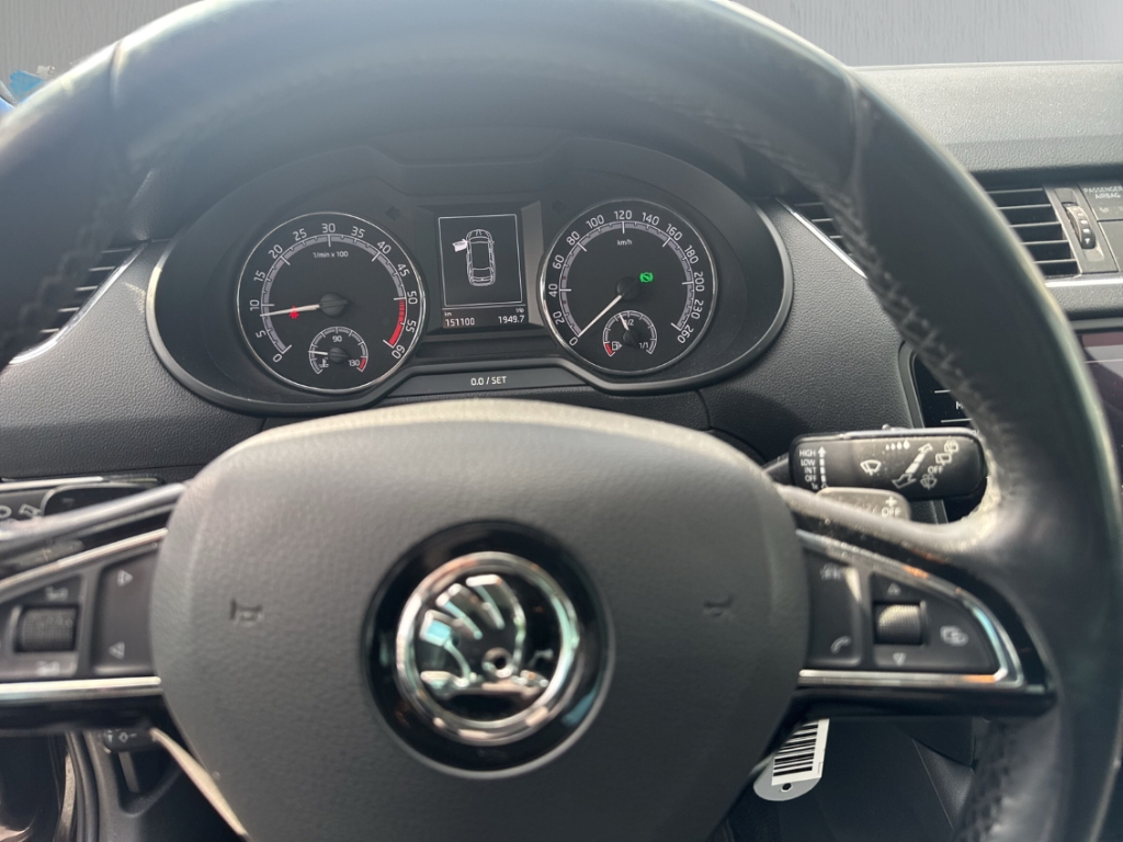 Fahrzeugabbildung SKODA Octavia Combi III 2.0 TDI DSG AHK ACC LED SHZ PDC