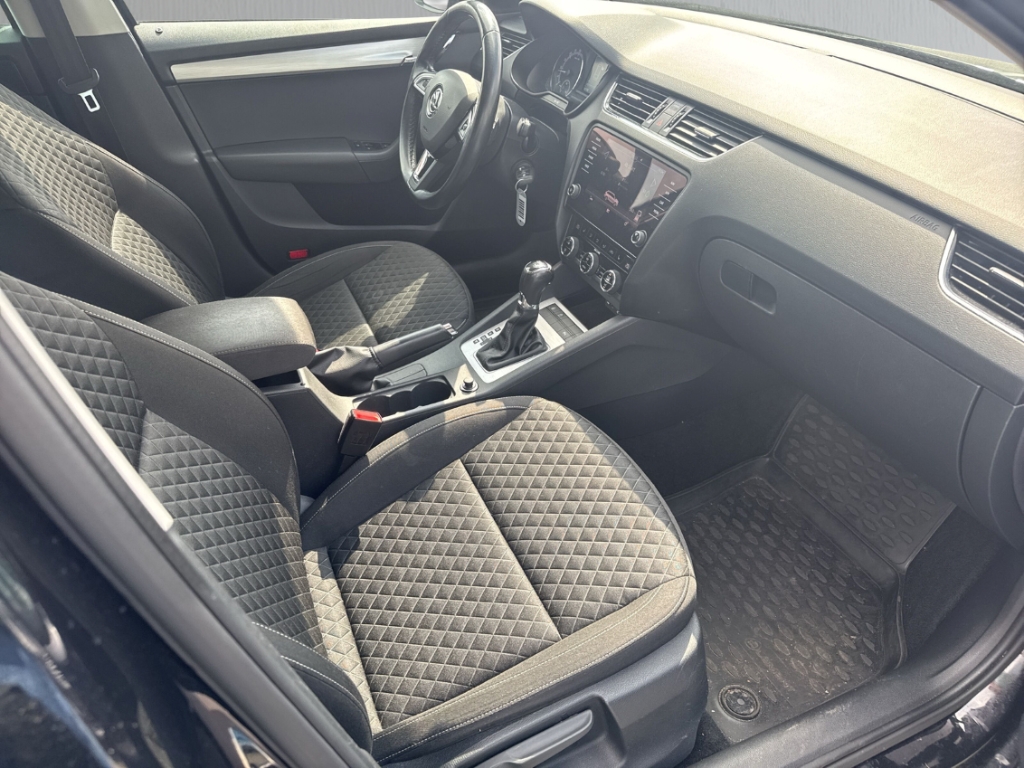 Fahrzeugabbildung SKODA Octavia Combi III 2.0 TDI DSG AHK ACC LED SHZ PDC