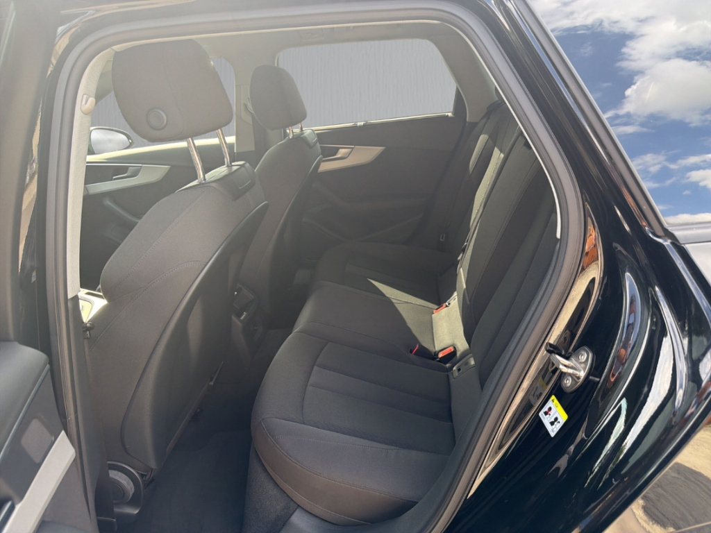 Fahrzeugabbildung Audi A4 Avant 35 TFSI Stronic Advanced Navi Tempo SHZ
