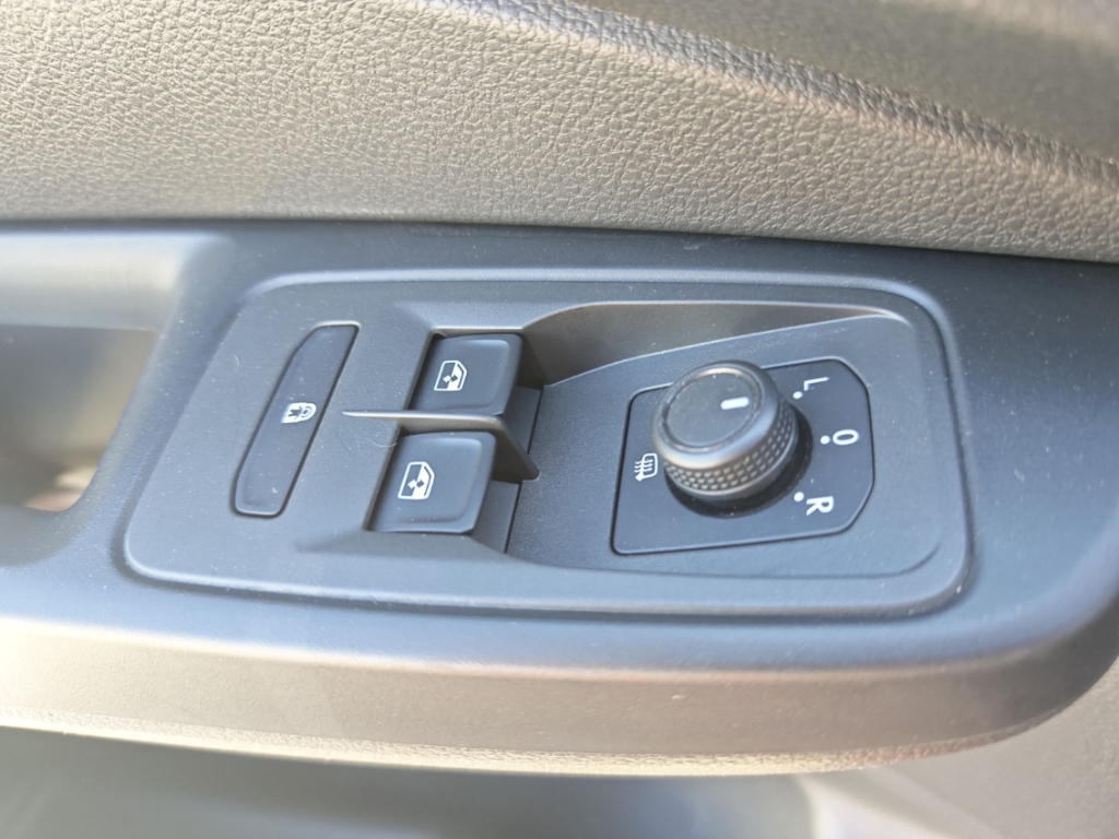 Fahrzeugabbildung Volkswagen Caddy Basis TDI 7-Sitzer NAVI PDC GRA Klima DAB