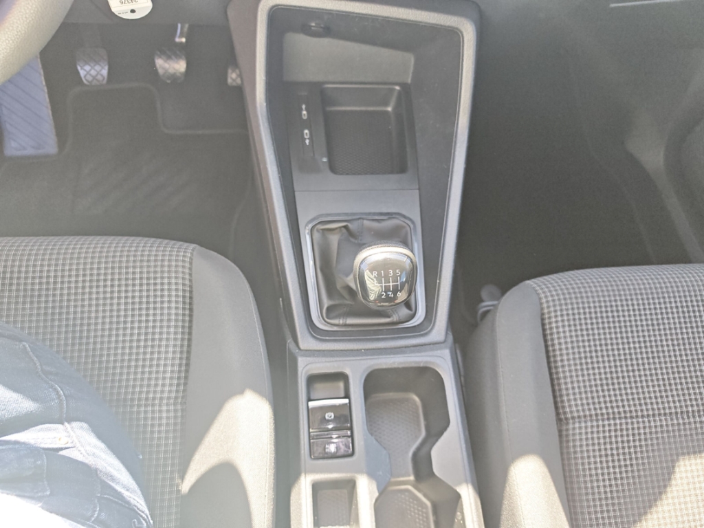 Fahrzeugabbildung Volkswagen Caddy Basis TDI 7-Sitzer NAVI PDC GRA Klima DAB