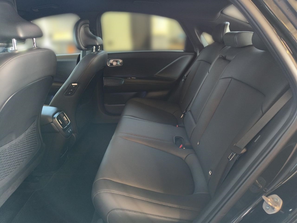 Fahrzeugabbildung Hyundai IONIQ 6 77,4kWh 4WD UNIQ 20LM HUD Navi Digitales Cockpit Memory Sitze Soundsystem