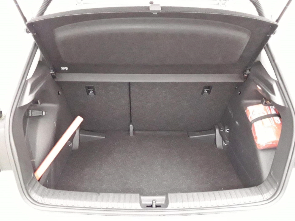 Fahrzeugabbildung SKODA Fabia 1.0 TSI Selection ACC LED SHZ LHZ Navi PDCv+h