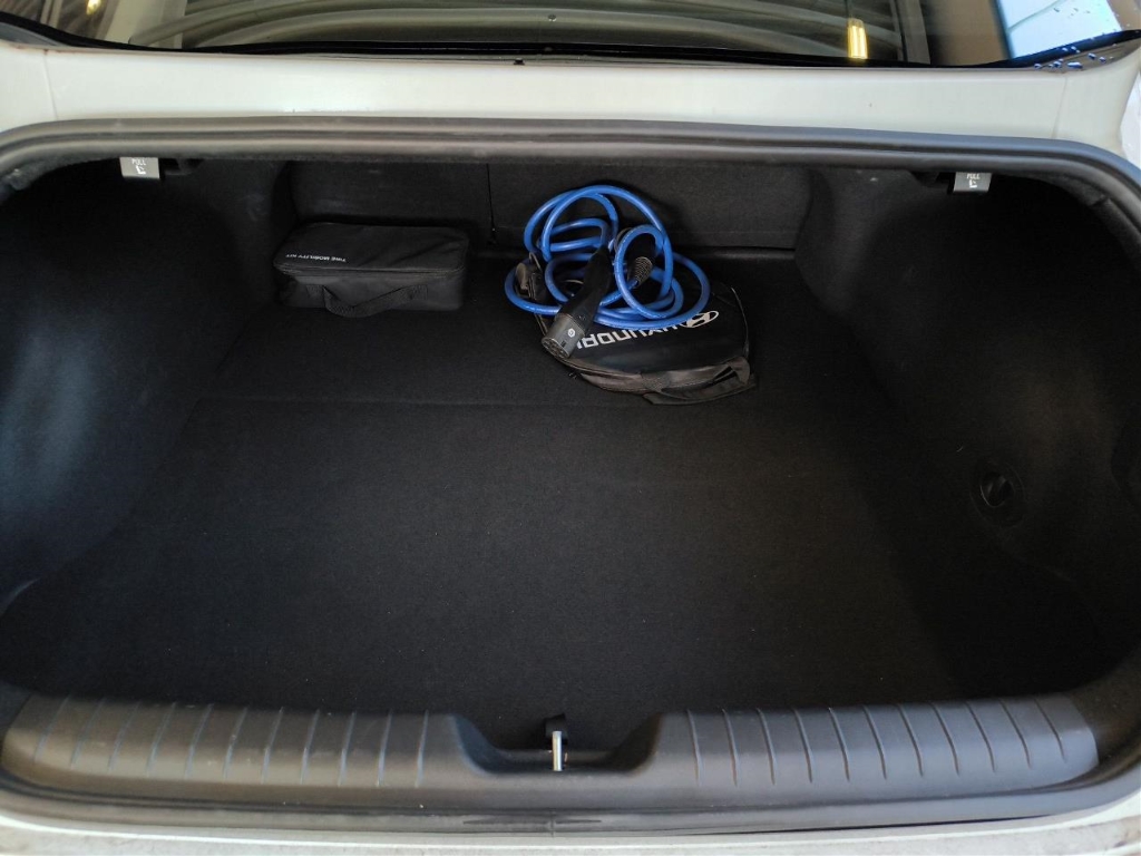 Fahrzeugabbildung Hyundai IONIQ 6 77,4kWh 4WD UNIQ 20LM Schiebedach HUD Navi Digitales Cockpit Memory Sitze Soundsystem