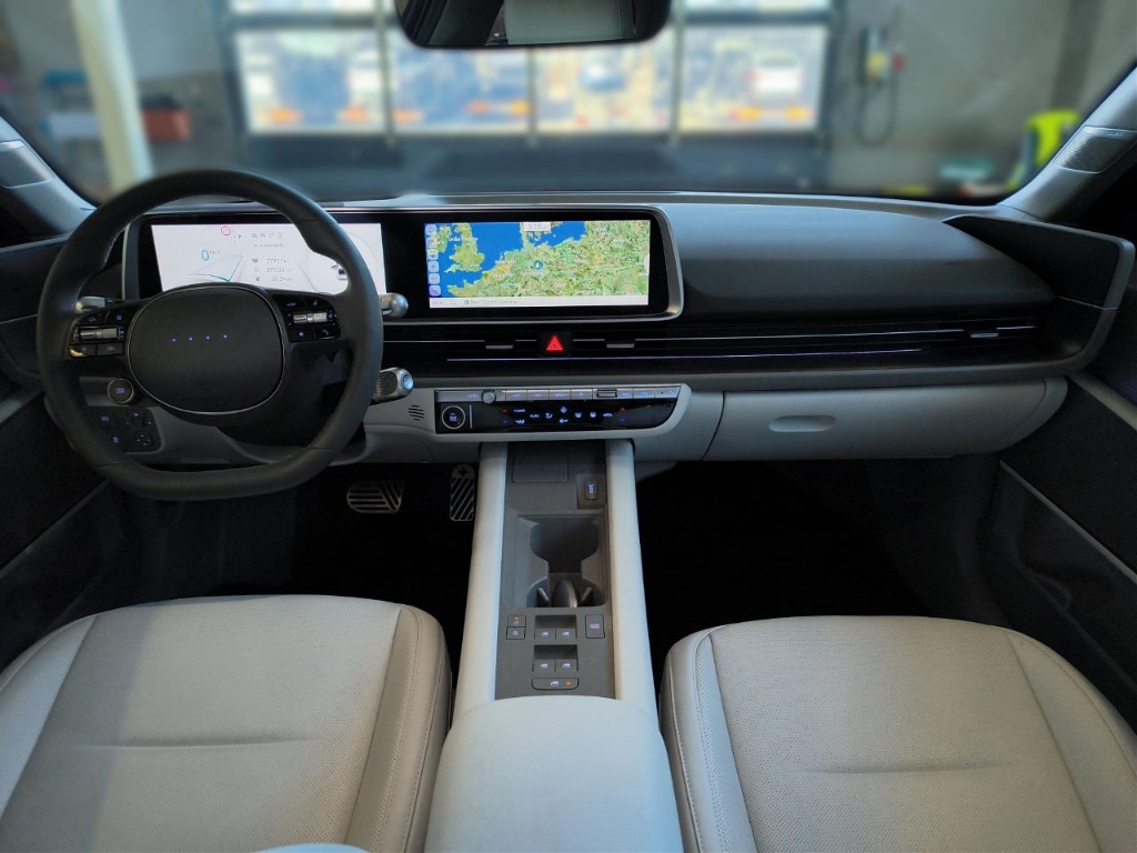 Fahrzeugabbildung Hyundai IONIQ 6 77,4kWh 4WD UNIQ 20LM Schiebedach HUD Navi Digitales Cockpit Memory Sitze Soundsystem