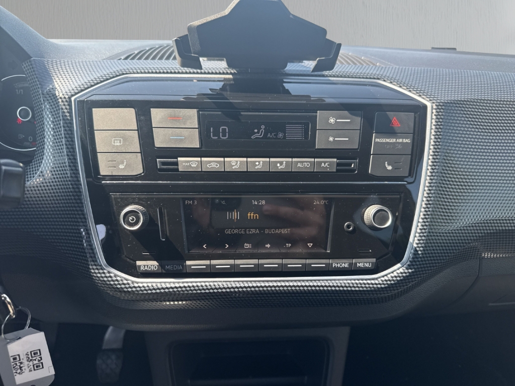 Fahrzeugabbildung Volkswagen up! 1.0 club Bluetooth winter pack roof pack