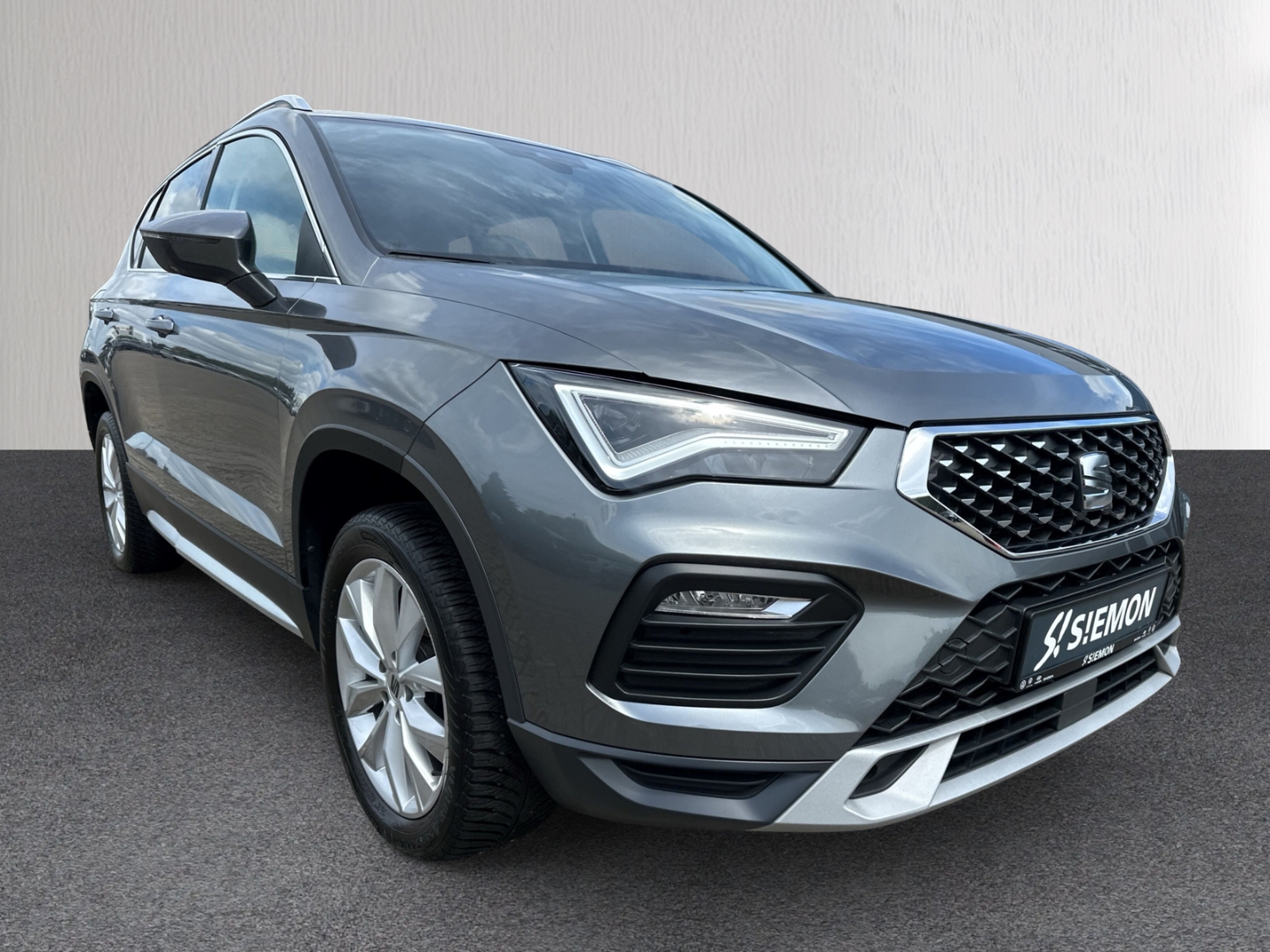 Fahrzeugabbildung SEAT Ateca 1.5 TSI DSG Experience ACC Navi SHZ R-Kam