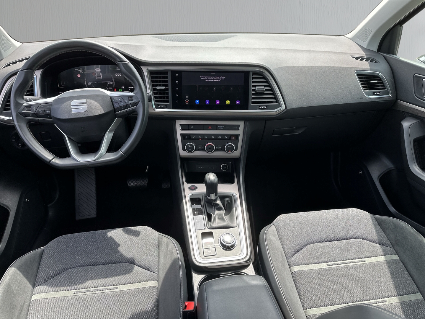 Fahrzeugabbildung SEAT Ateca 1.5 TSI DSG Experience ACC Navi SHZ R-Kam