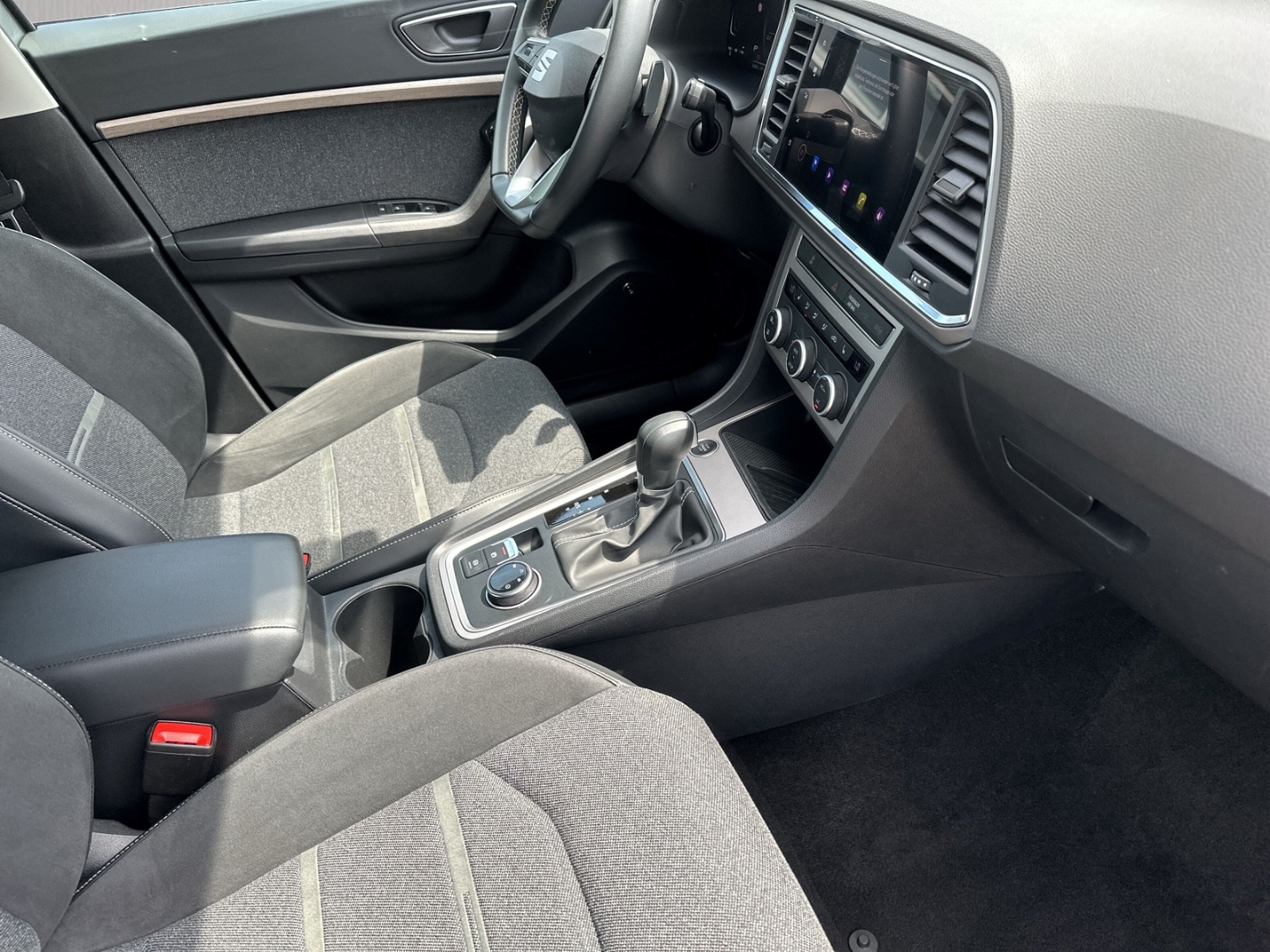 Fahrzeugabbildung SEAT Ateca 1.5 TSI DSG Experience ACC Navi SHZ R-Kam