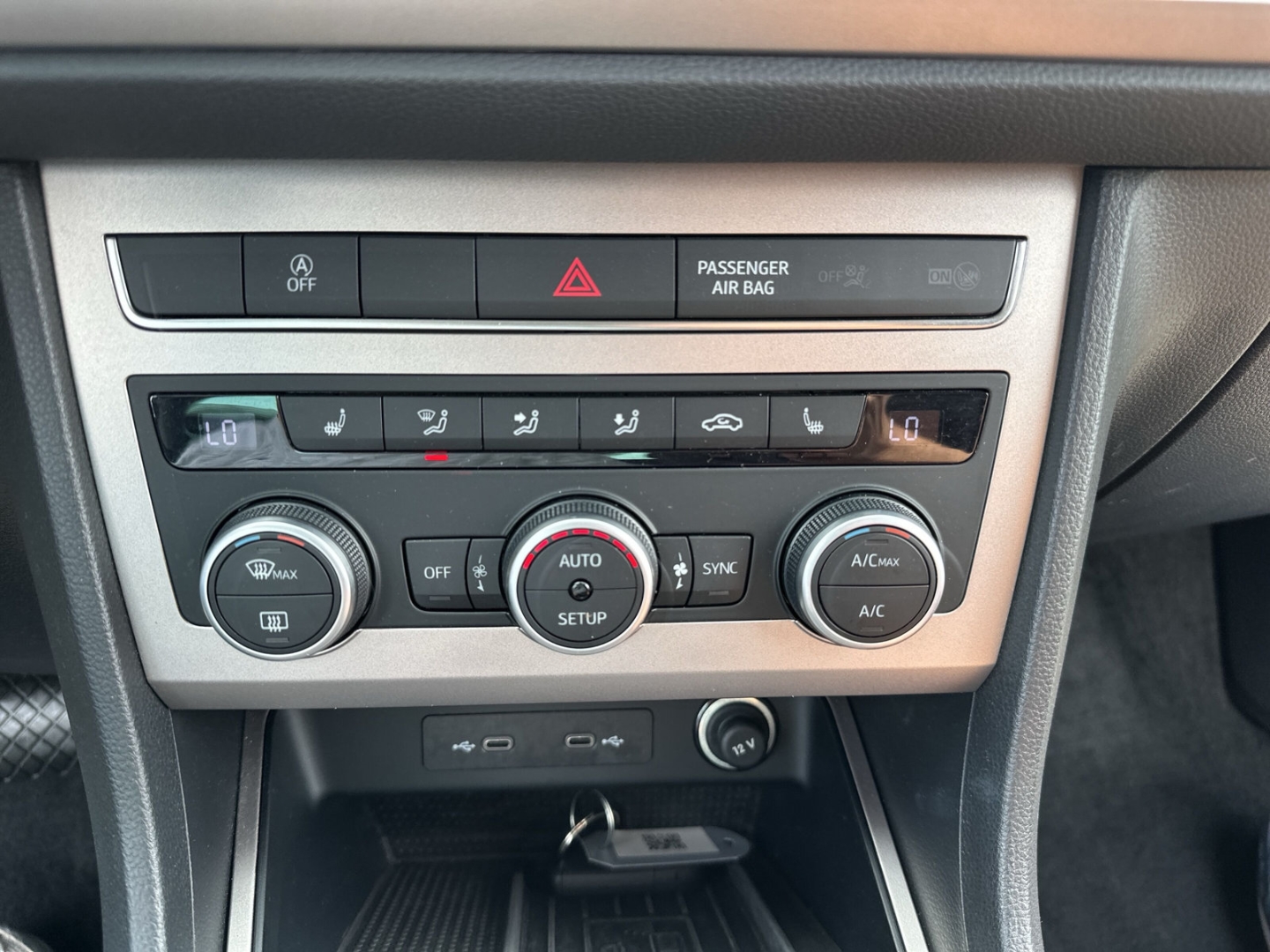 Fahrzeugabbildung SEAT Ateca 1.5 TSI DSG Experience ACC Navi SHZ R-Kam