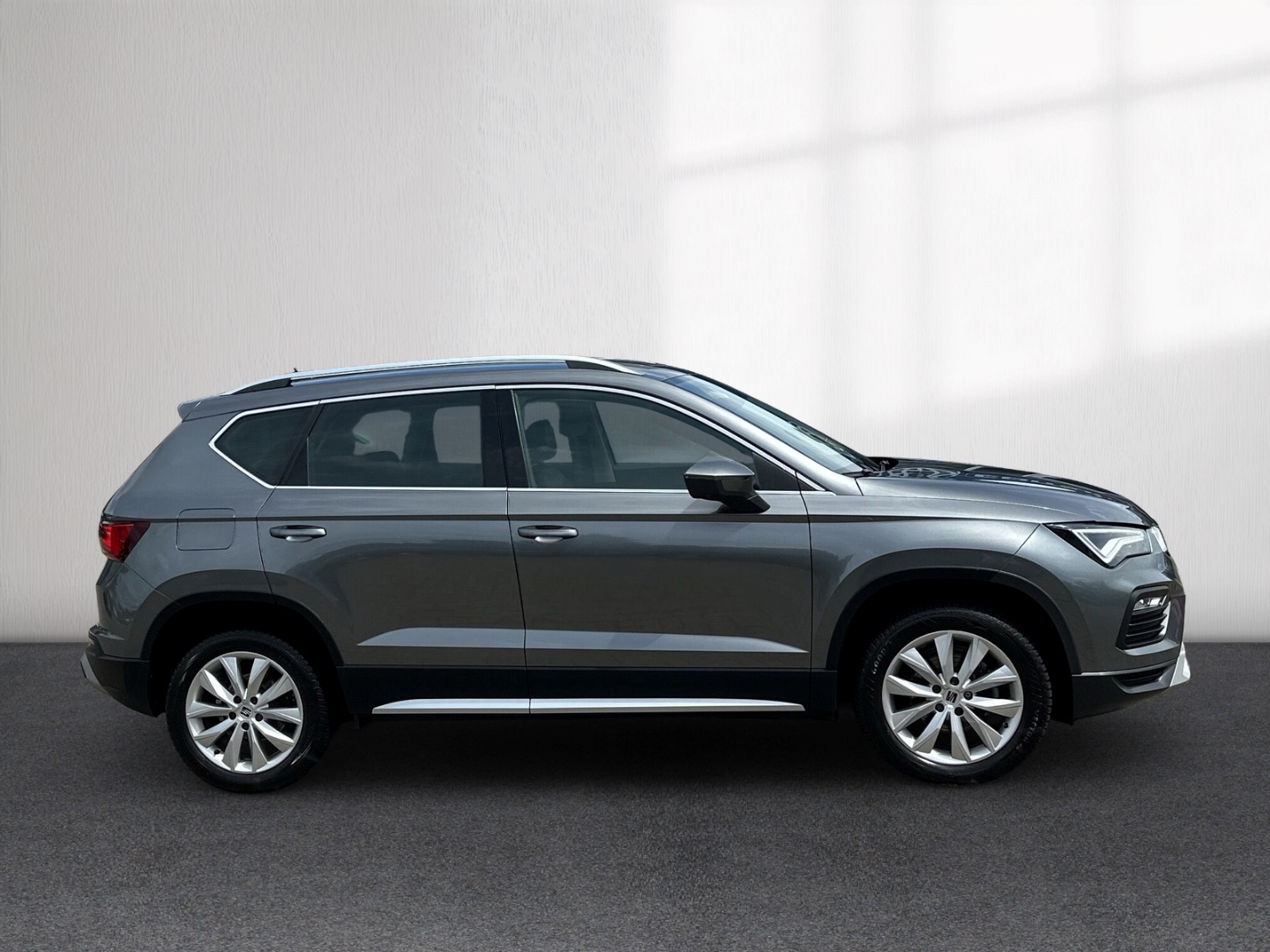 Fahrzeugabbildung SEAT Ateca 1.5 TSI DSG Experience ACC Navi SHZ R-Kam