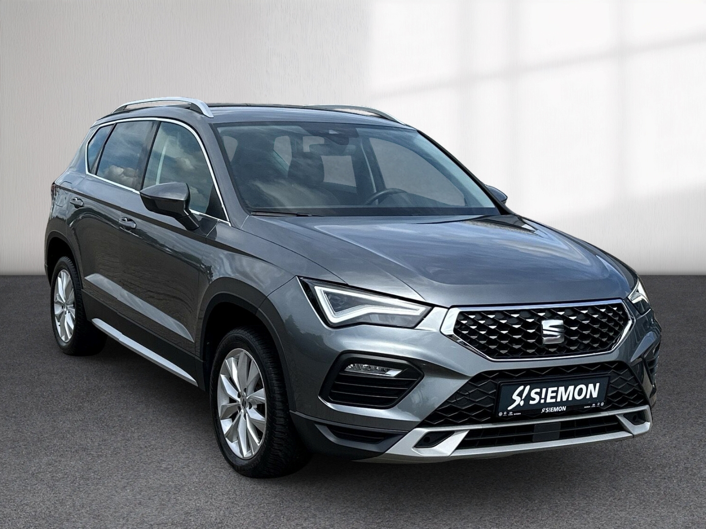 Fahrzeugabbildung SEAT Ateca 1.5 TSI DSG Experience ACC Navi SHZ R-Kam