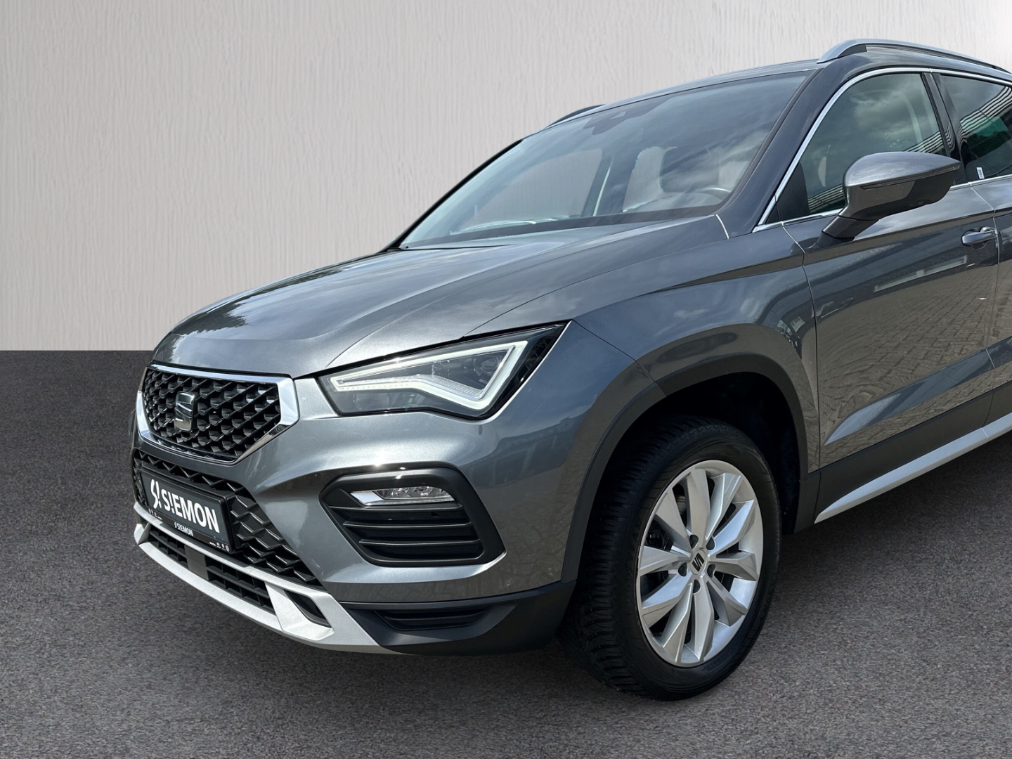 Fahrzeugabbildung SEAT Ateca 1.5 TSI DSG Experience ACC Navi SHZ R-Kam