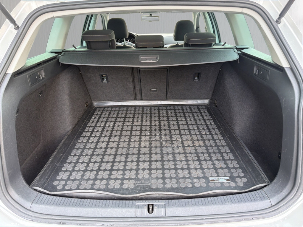 Fahrzeugabbildung Volkswagen Golf BMT VII 1.2 TSI Cup Pano 360 PDC