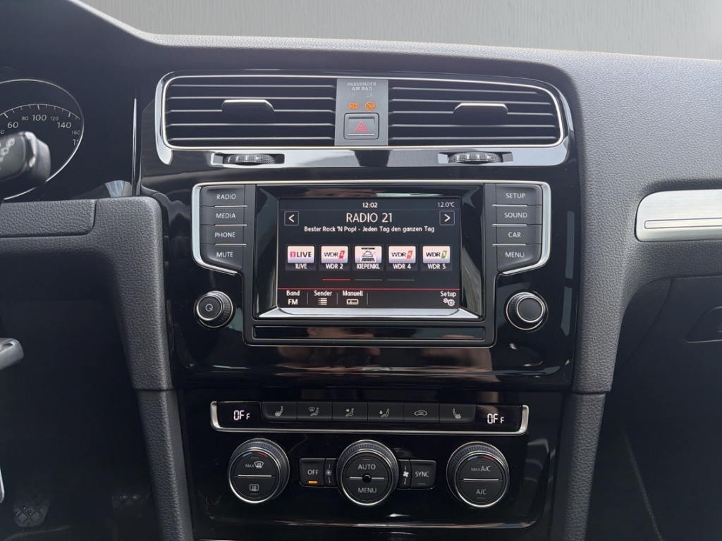 Fahrzeugabbildung Volkswagen Golf BMT VII 1.2 TSI Cup Pano 360 PDC
