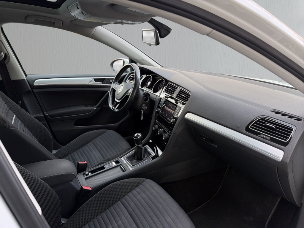 Fahrzeugabbildung Volkswagen Golf BMT VII 1.2 TSI Cup Pano 360 PDC