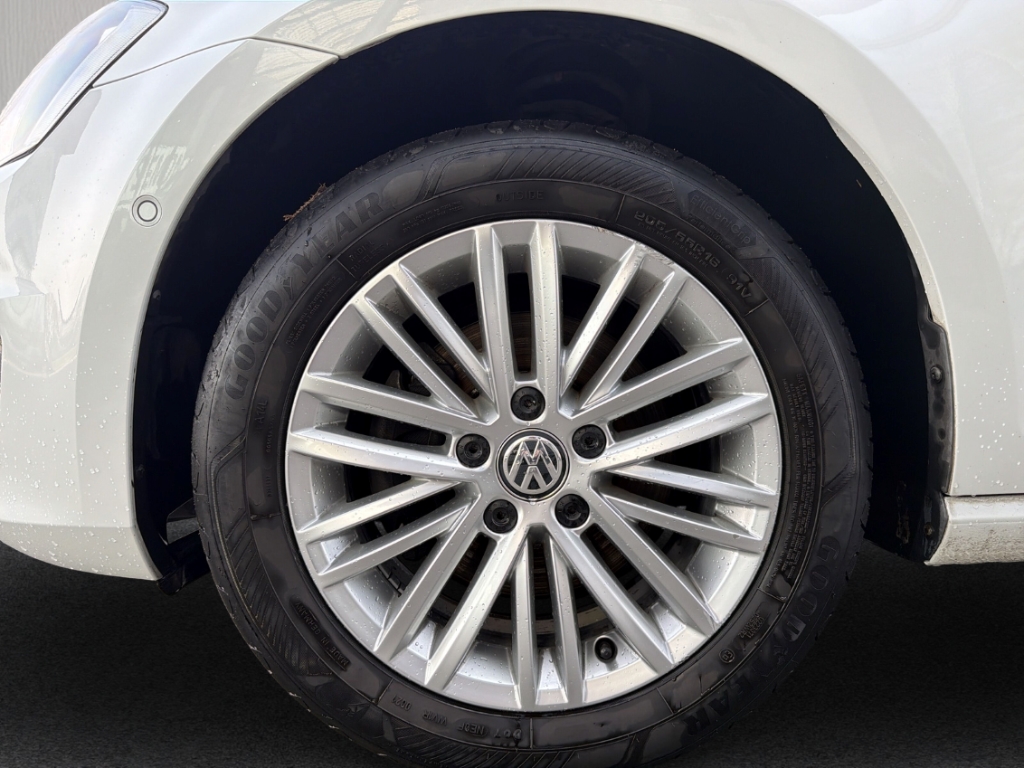 Fahrzeugabbildung Volkswagen Golf BMT VII 1.2 TSI Cup Pano 360 PDC