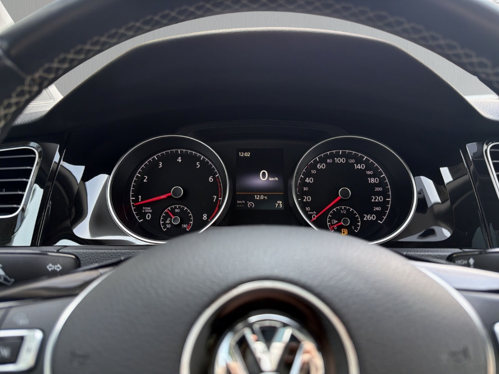 Fahrzeugabbildung Volkswagen Golf BMT VII 1.2 TSI Cup Pano 360 PDC