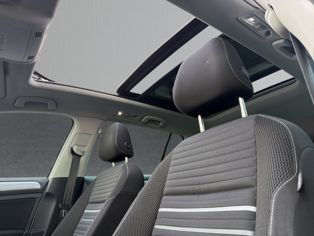 Fahrzeugabbildung Volkswagen Golf BMT VII 1.2 TSI Cup Pano 360 PDC