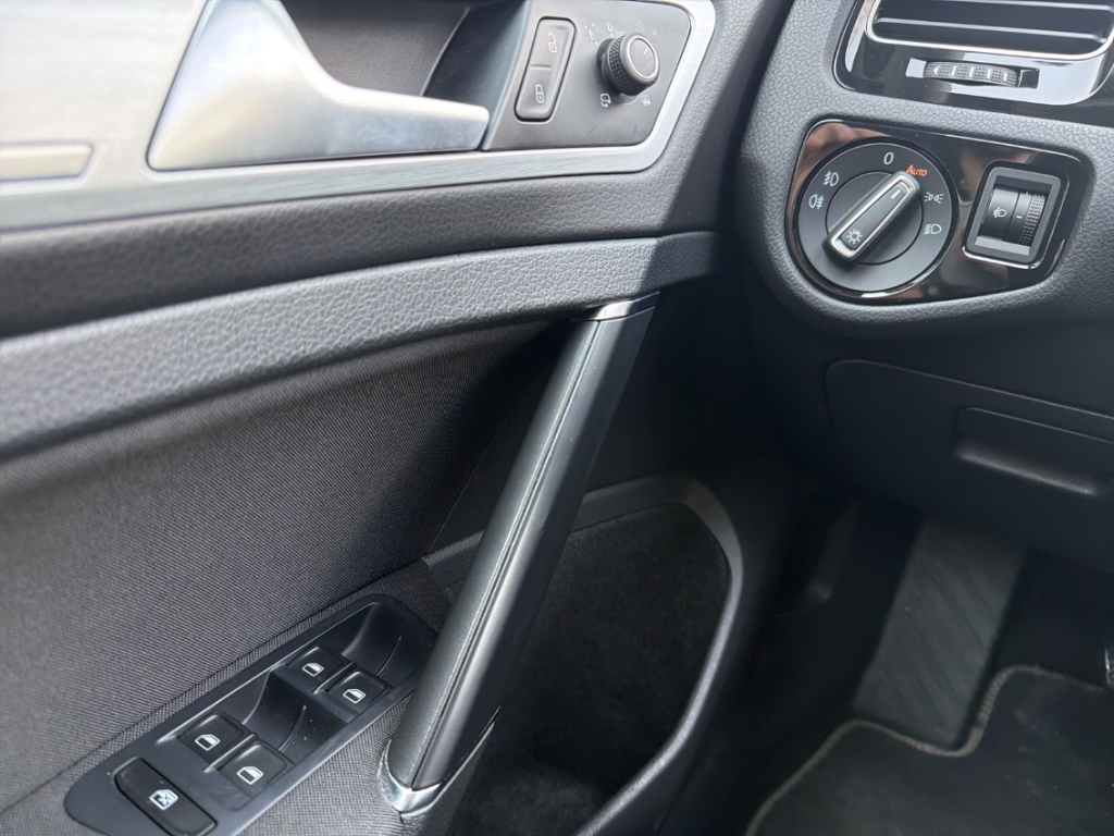 Fahrzeugabbildung Volkswagen Golf BMT VII 1.2 TSI Cup Pano 360 PDC