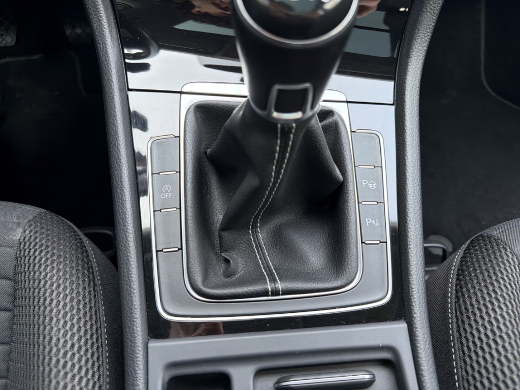 Fahrzeugabbildung Volkswagen Golf BMT VII 1.2 TSI Cup Pano 360 PDC