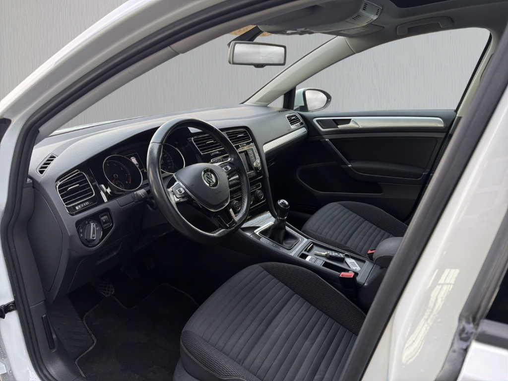Fahrzeugabbildung Volkswagen Golf BMT VII 1.2 TSI Cup Pano 360 PDC
