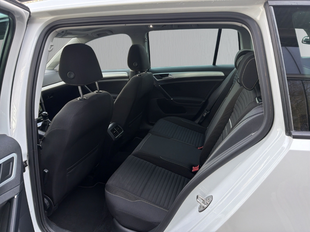 Fahrzeugabbildung Volkswagen Golf BMT VII 1.2 TSI Cup Pano 360 PDC