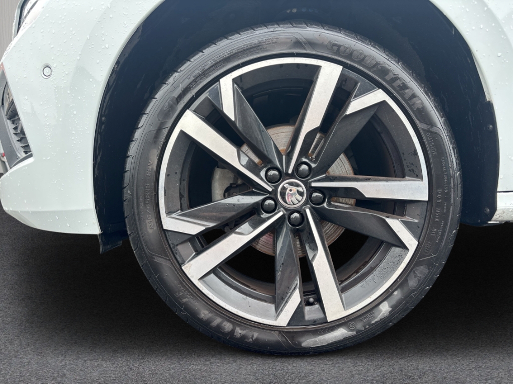 Fahrzeugabbildung SKODA Kamiq 1.5 TSI DSG MonteCarlo AHK PANO SHZ LED