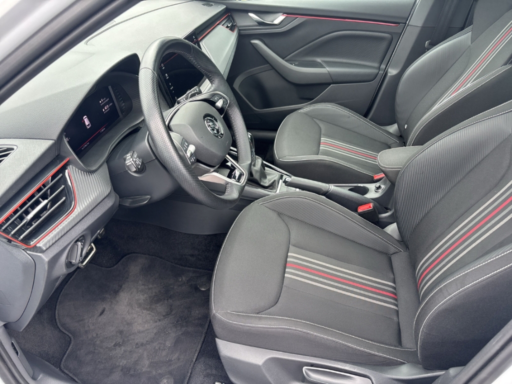 Fahrzeugabbildung SKODA Kamiq 1.5 TSI DSG MonteCarlo AHK PANO SHZ LED