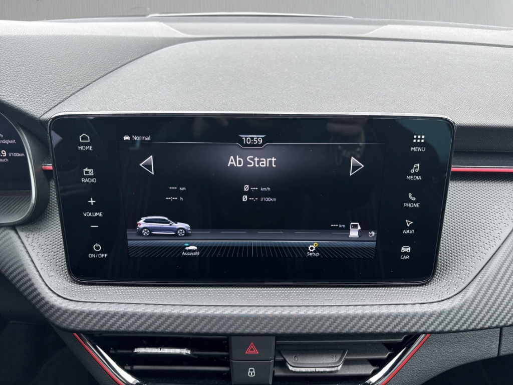 Fahrzeugabbildung SKODA Kamiq 1.5 TSI DSG MonteCarlo AHK PANO SHZ LED