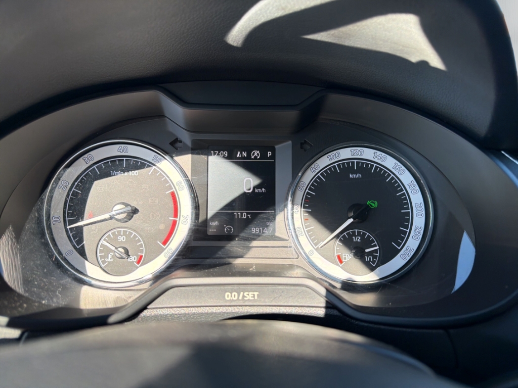 Fahrzeugabbildung SKODA Octavia Combi 1.5 TSI Style PDC SHZ Navi Klima