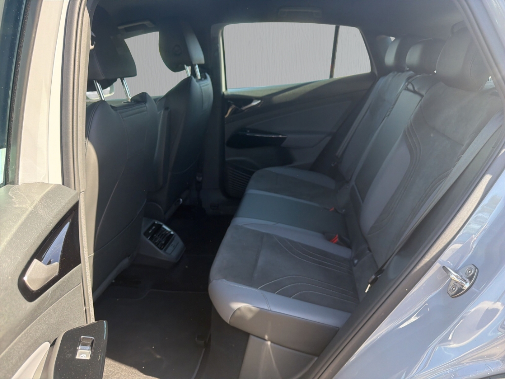 Fahrzeugabbildung Volkswagen ID.5 Pro 128 kW 77 kWh AHK hzbWSS EasyOpen 360°