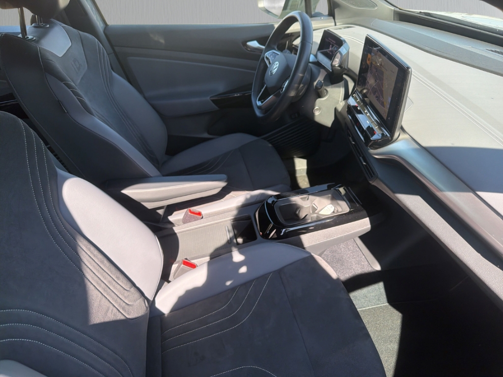 Fahrzeugabbildung Volkswagen ID.5 Pro 128 kW 77 kWh AHK hzbWSS EasyOpen 360°