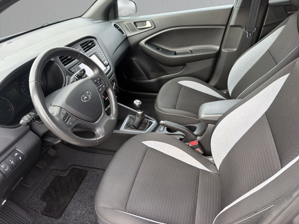 Fahrzeugabbildung Hyundai i20 YES! Plus 1.2 Style Klimaauto SHZ PDC GRA