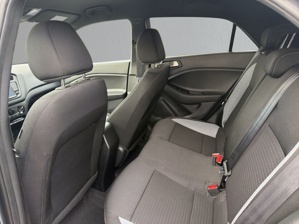 Fahrzeugabbildung Hyundai i20 YES! Plus 1.2 Style Klimaauto SHZ PDC GRA