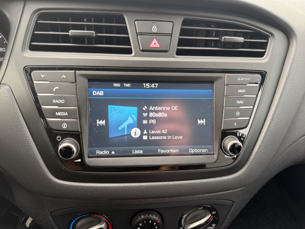 Fahrzeugabbildung Hyundai i20 YES! Plus 1.2 Style Klimaauto SHZ PDC GRA