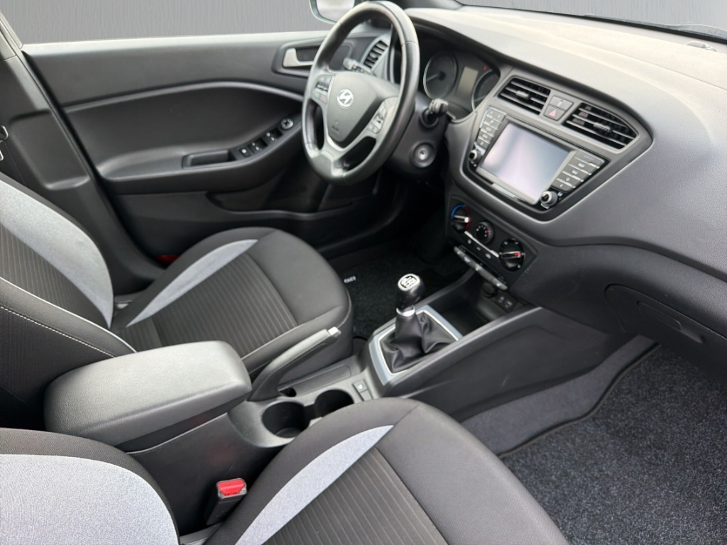 Fahrzeugabbildung Hyundai i20 YES! Plus 1.2 Style Klimaauto SHZ PDC GRA