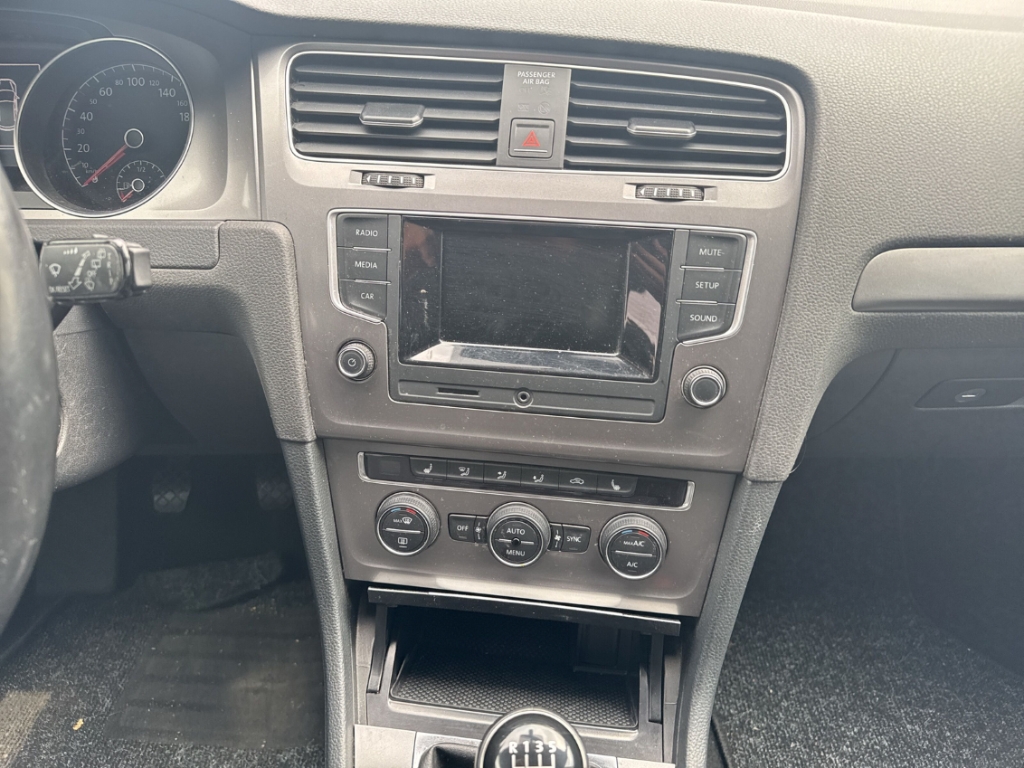 Fahrzeugabbildung Volkswagen Golf BMT VII 1.2 TSI Klimaautom PDCv+h SHZ Servo