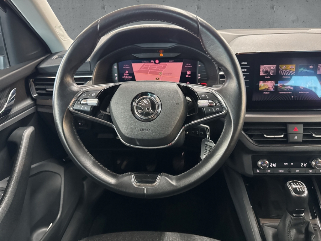 Fahrzeugabbildung SKODA Kamiq 1.0 TSI CLEVER PDCv+h SHZ Temp Navi LenkradHZG LED