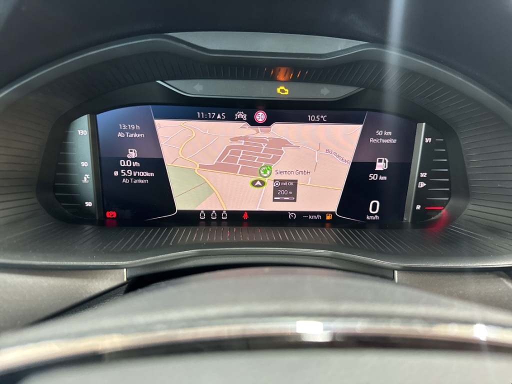 Fahrzeugabbildung SKODA Kamiq 1.0 TSI CLEVER PDCv+h SHZ Temp Navi LenkradHZG LED