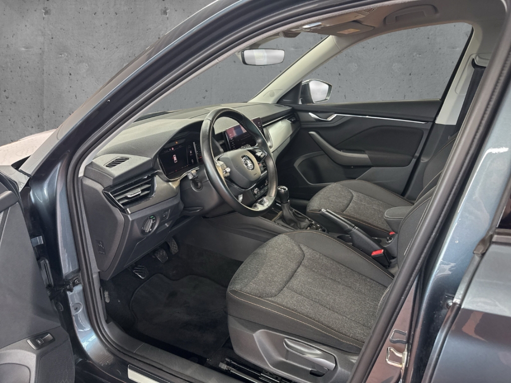 Fahrzeugabbildung SKODA Kamiq 1.0 TSI CLEVER PDCv+h SHZ Temp Navi LenkradHZG LED