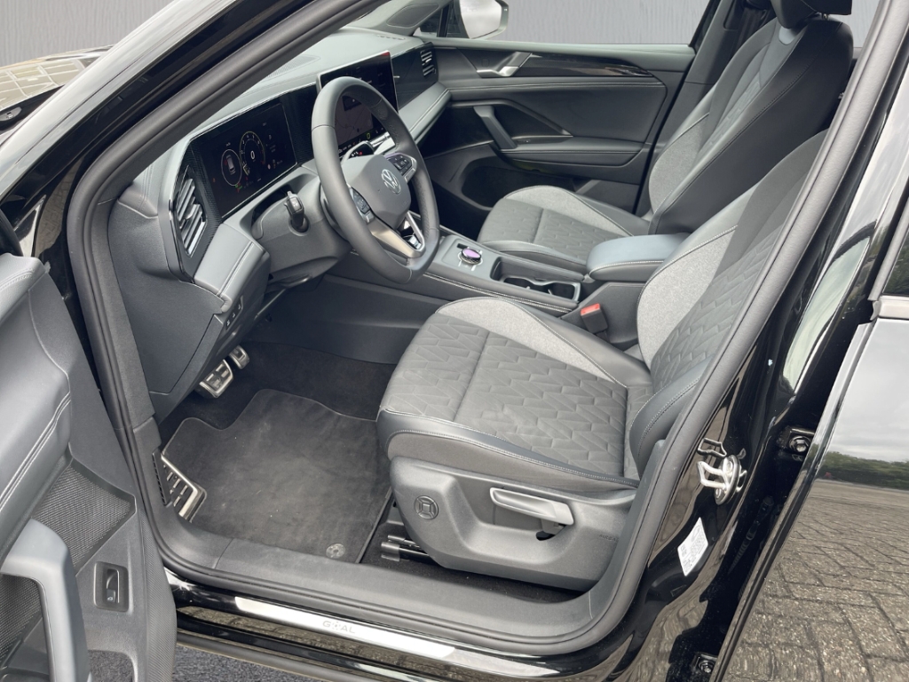 Fahrzeugabbildung Volkswagen Tiguan 1.5 eTSI DSG Goal IQ.Light AHK SHZ Navi PDC