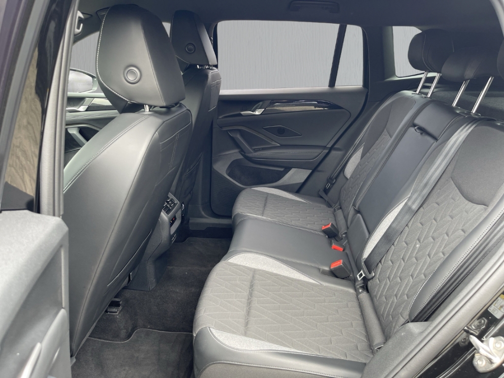 Fahrzeugabbildung Volkswagen Tiguan 1.5 eTSI DSG Goal IQ.Light AHK SHZ Navi PDC