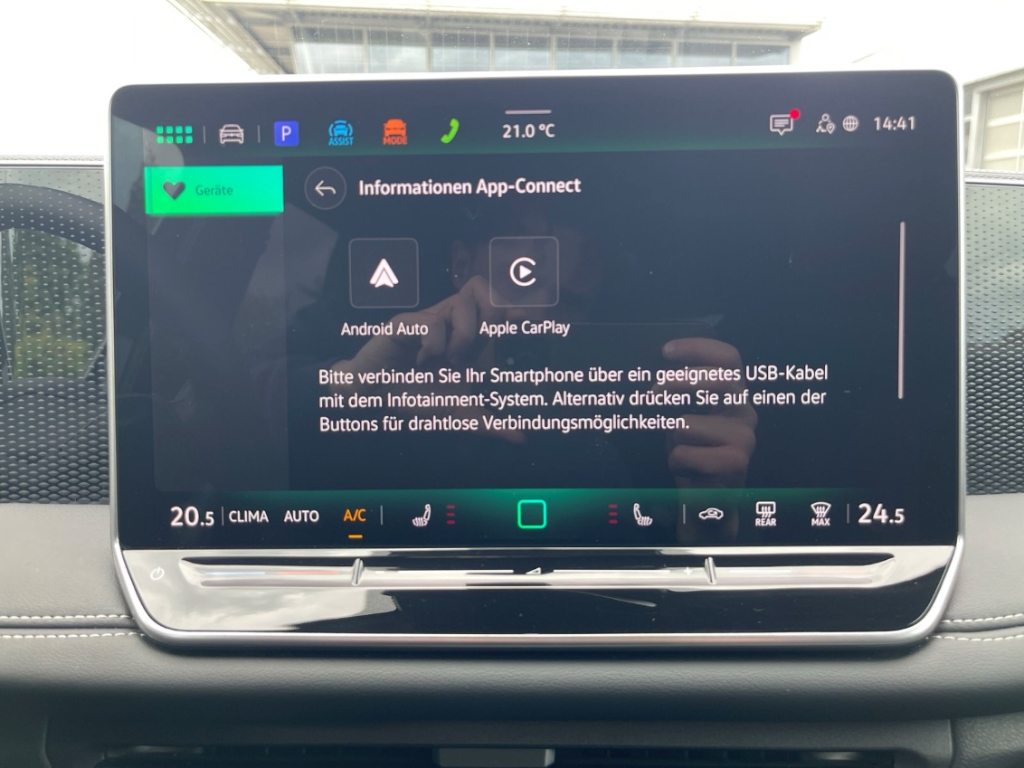 Fahrzeugabbildung Volkswagen Tiguan 1.5 eTSI DSG Goal IQ.Light AHK SHZ Navi PDC